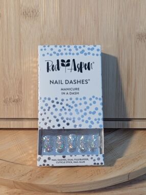 Sparkling Silver Nail Dashes - Ready-to-Wear Press-On Nails